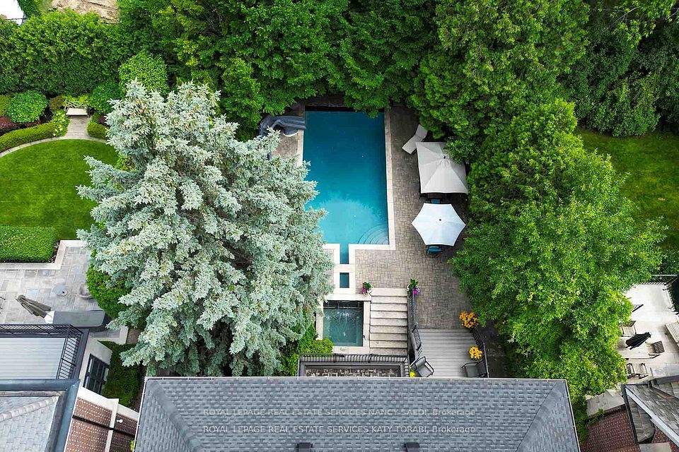 135 Buckingham Avenue — 5-bedroom luxury 2-storey for sale in Bridle Path-Sunnybrook-York Mills, Toronto