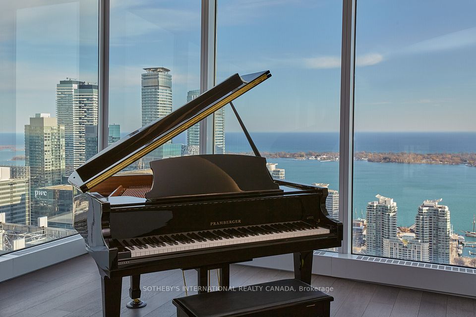183 Wellington Street W 4602/03 — 3-bedroom luxury apartment for sale in Waterfront Communities C1, Toronto