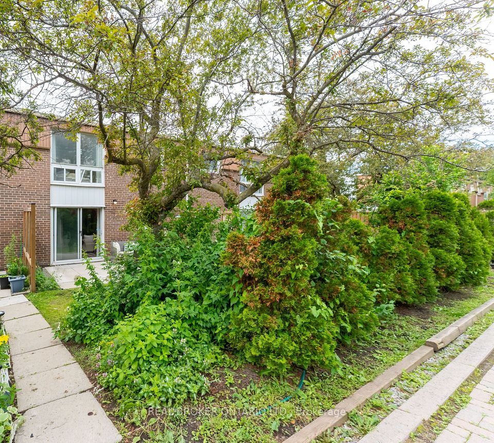 10 Leith Hill Road 15 — 3-bedroom townhouse for sale in Don Valley Village, Toronto