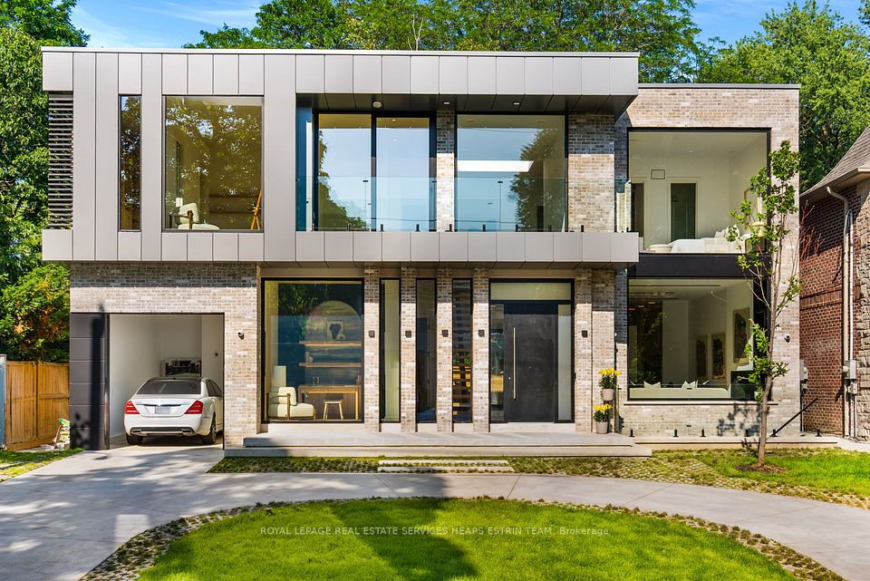 7 Lumley Avenue — 5-bedroom luxury 2-storey for sale in Leaside, Toronto