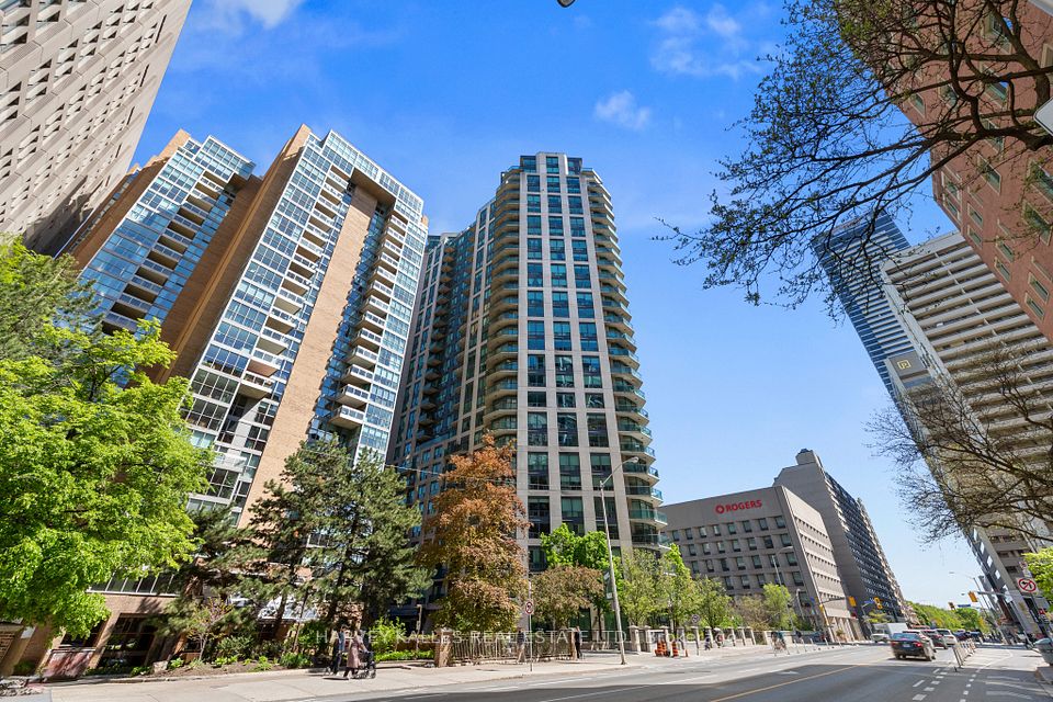 300 Bloor Street E 2701 — 3-bedroom luxury apartment for sale in Rosedale-Moore Park, Toronto