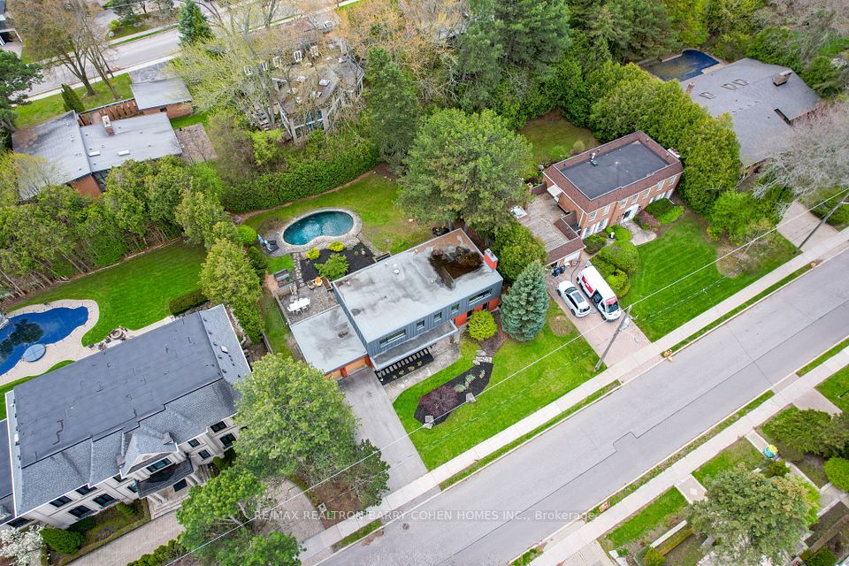 19 Saintfield Avenue — 6-bedroom luxury 2-storey for sale in Bridle Path-Sunnybrook-York Mills, Toronto
