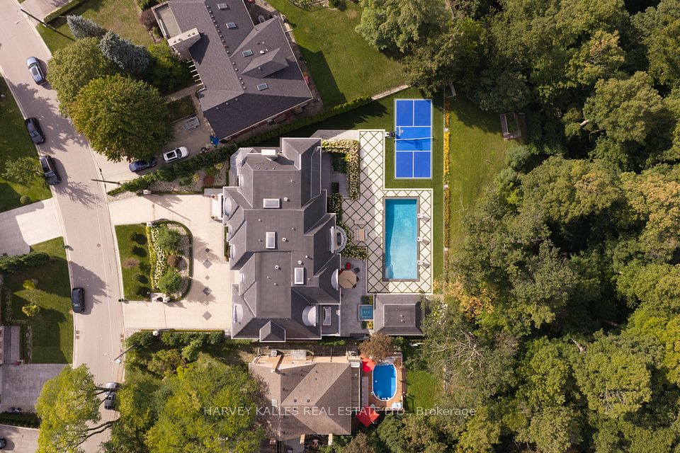 126 Sandringham Drive — 6-bedroom luxury 2-storey for sale in Lansing-Westgate, Toronto