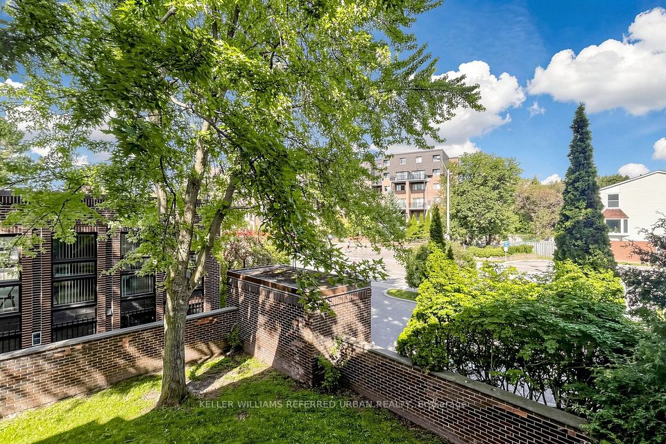 10 Turret Hillway Way — 4-bedroom townhouse for sale in Hillcrest Village, Toronto