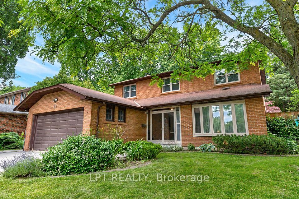 35 Kilchurn Castle Drive — 5-bedroom freehold with pool for sale in Tam O'Shanter-Sullivan, Toronto