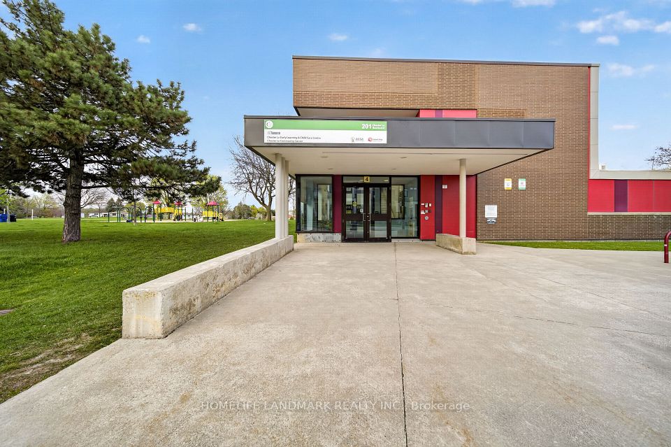 3453 Victoria Park Avenue A203 — 3-bedroom townhouse for sale in L'Amoreaux, Toronto