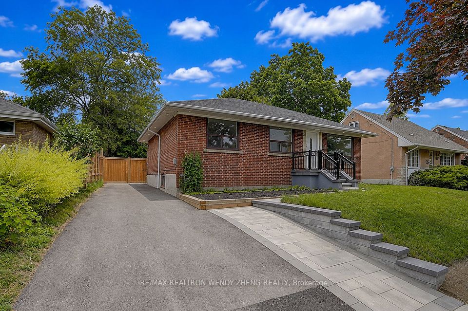 18 Courton Drive — 6-bedroom bungalow for sale in Wexford-Maryvale, Toronto