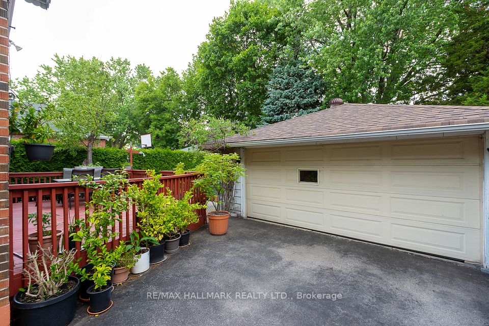 945 Pharmacy Avenue — 6-bedroom freehold for sale in Wexford-Maryvale, Toronto
