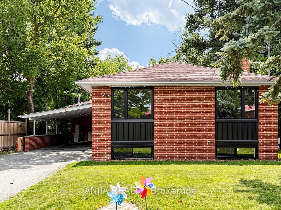 8 Applefield Drive — 6-bedroom freehold for sale in Bendale, Toronto