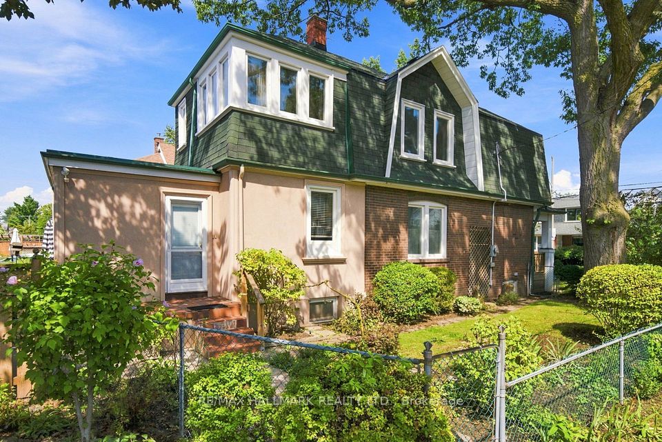 104 Chisholm Avenue — 4-bedroom freehold for sale in Woodbine-Lumsden, Toronto