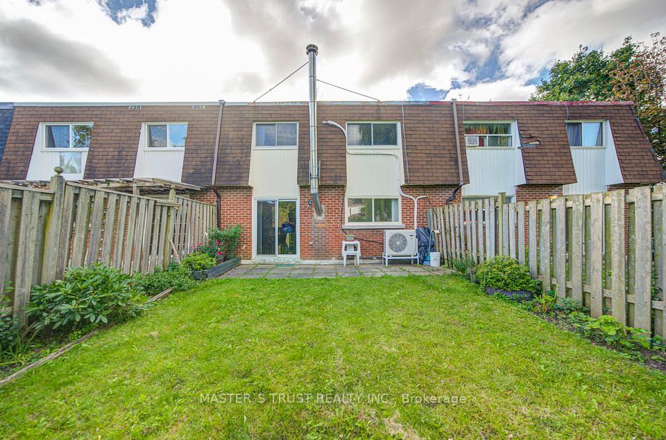 61 Wiggens Court — 5-bedroom townhouse for sale in Malvern, Toronto