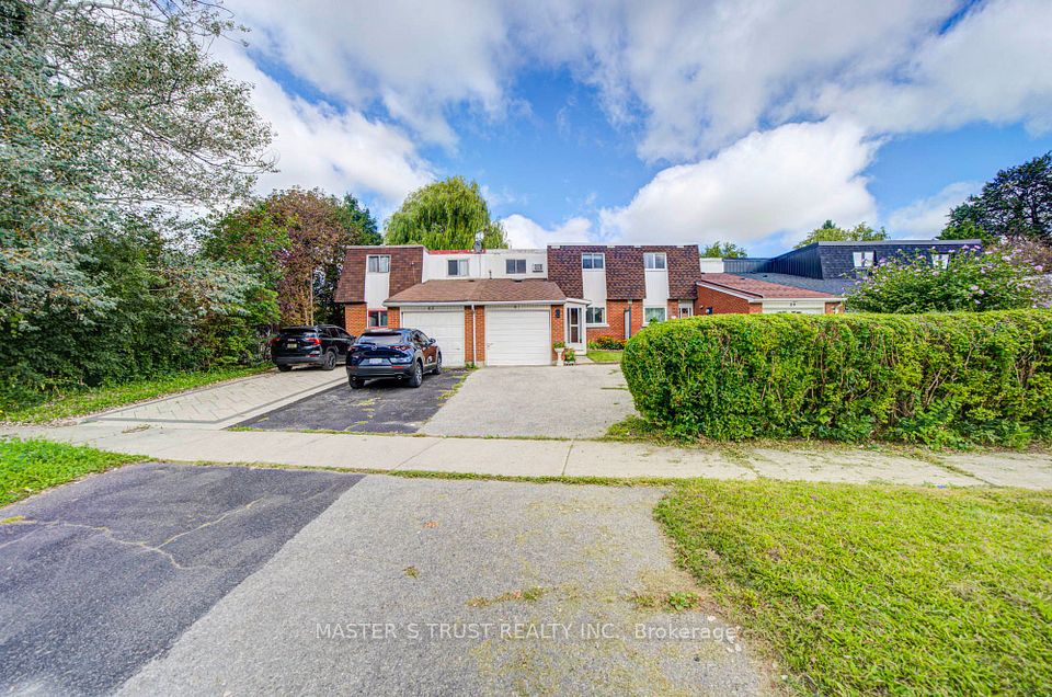 61 Wiggens Court — 5-bedroom townhouse for sale in Malvern, Toronto
