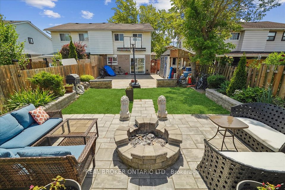 3106 Redbank Crescent — 6-bedroom freehold for sale in Malton, Mississauga
