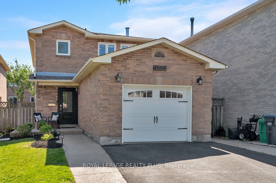 5229 Palomar Crescent — 5-bedroom freehold for sale in Hurontario, Mississauga