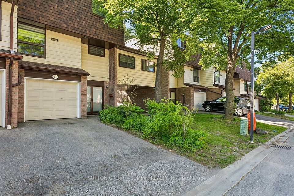 180 Mississauga Valley Boulevard 211 — 6-bedroom condo for sale in Mississauga Valleys, Mississauga