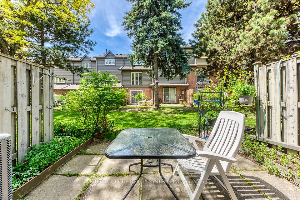460 Bristol Road W 9 — 3-bedroom condo for sale in Hurontario, Mississauga