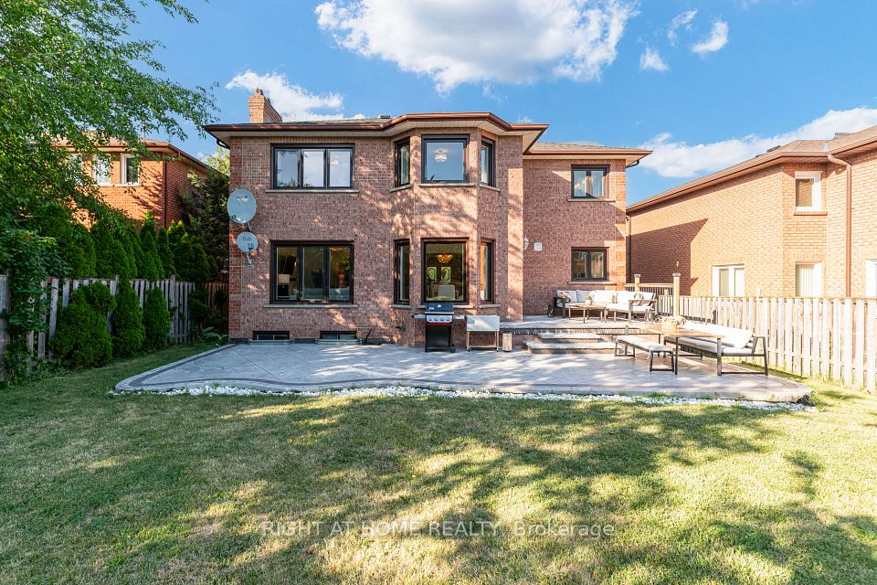 2598 Mason Heights — 7-bedroom freehold for sale in Cooksville, Mississauga