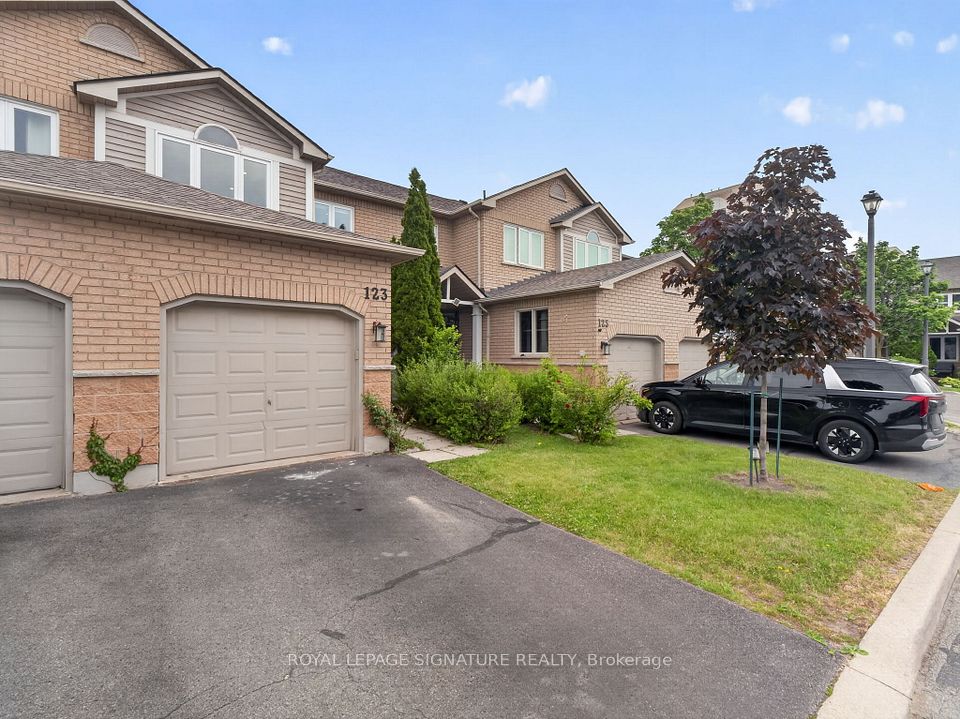833 Scollard Court 123 — 4-bedroom condo for sale in East Credit, Mississauga