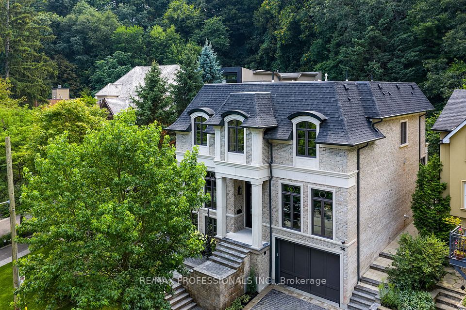 30 Dacre Crescent — 4-bedroom luxury 2-storey for sale in High Park-Swansea, Toronto