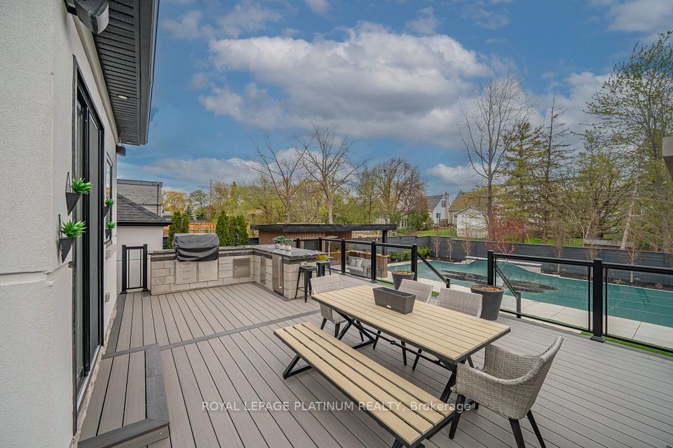 13 Arch Road — 6-bedroom freehold for sale in Streetsville, Mississauga