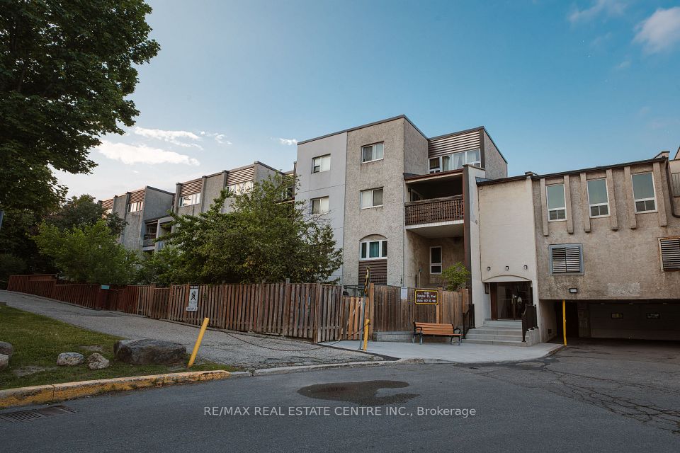 1055 Dundas Street E 190 — 3-bedroom condo for sale in Applewood, Mississauga