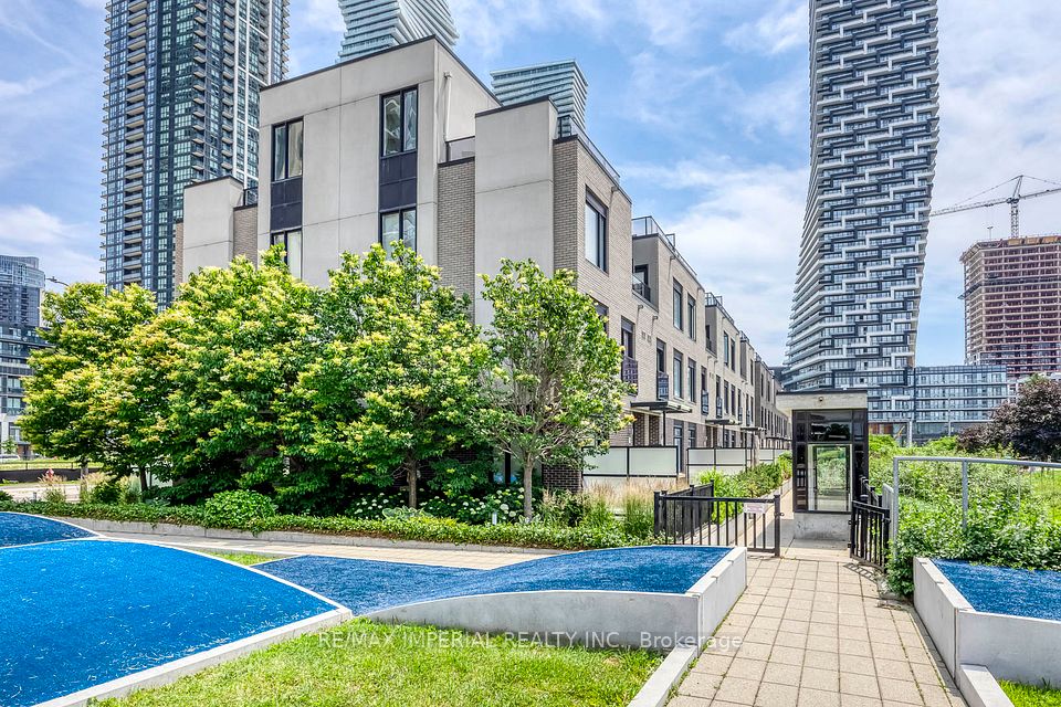 4020 Parkside Village Drive 7 — 3-bedroom condo for sale in Creditview, Mississauga