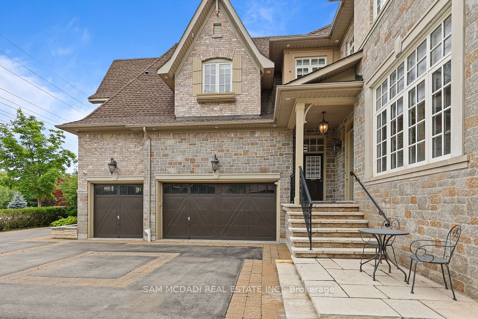 725 Queensway W — 6-bedroom detached for sale in Erindale, Mississauga