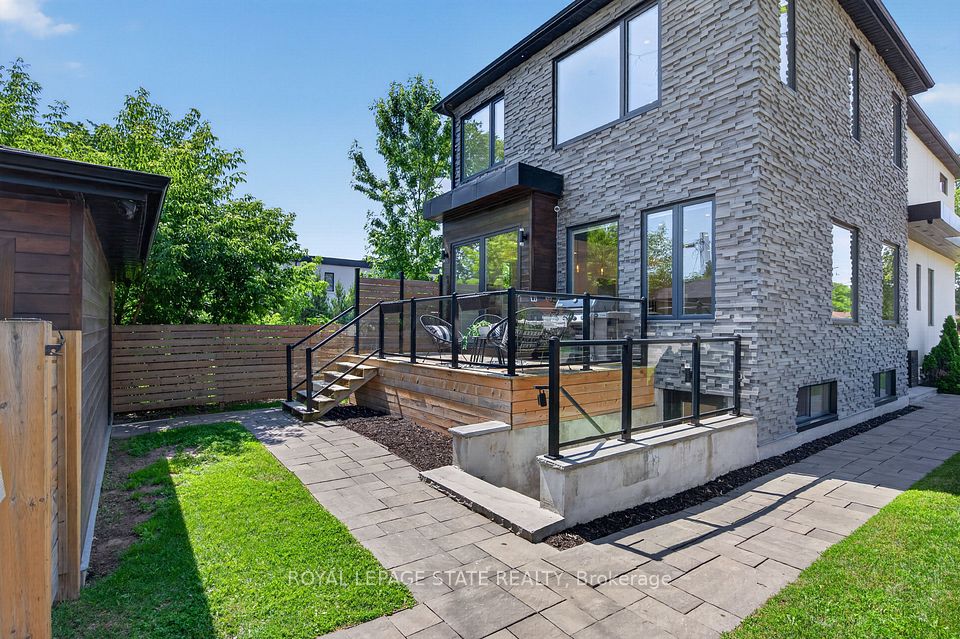 1047 Meredith Avenue — 6-bedroom freehold for sale in Lakeview, Mississauga