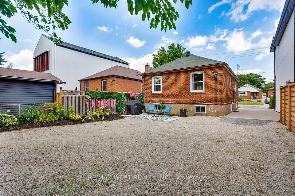 42 Stephen Drive — 4-bedroom freehold for sale in Stonegate-Queensway, Toronto