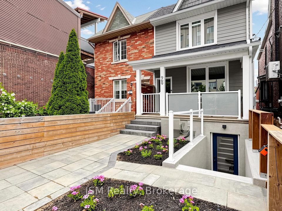 969 Lansdowne Avenue — 4-bedroom freehold for sale in Dovercourt-Wallace Emerson-Junction, Toronto