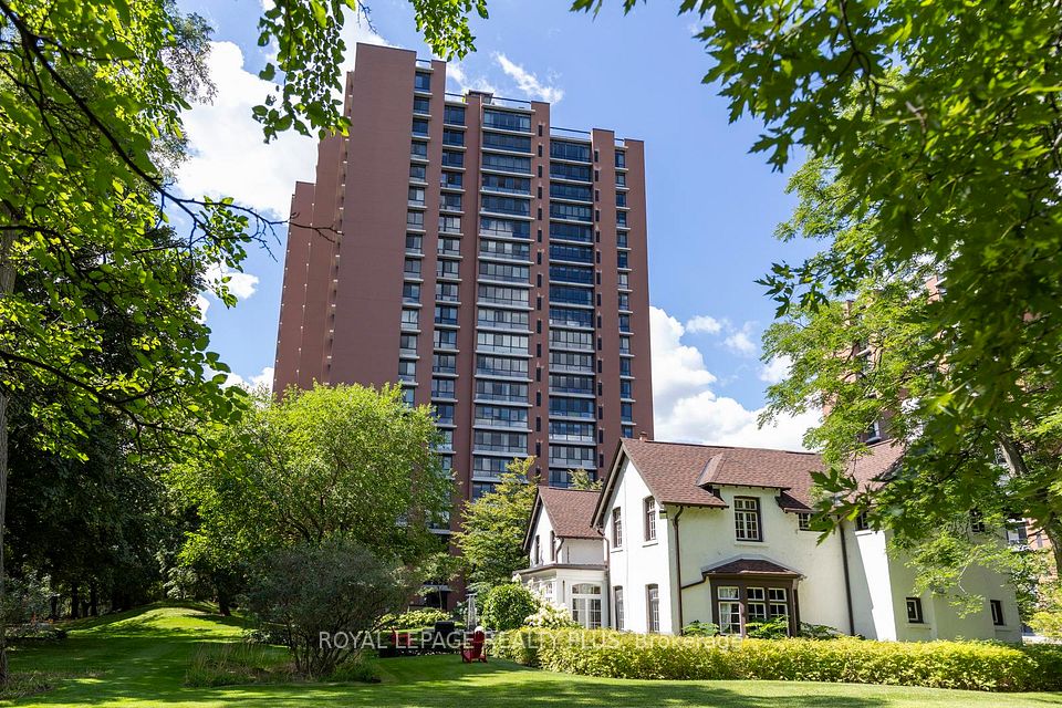 1400 Dixie Road 2203 — 3-bedroom condo for sale in Lakeview, Mississauga