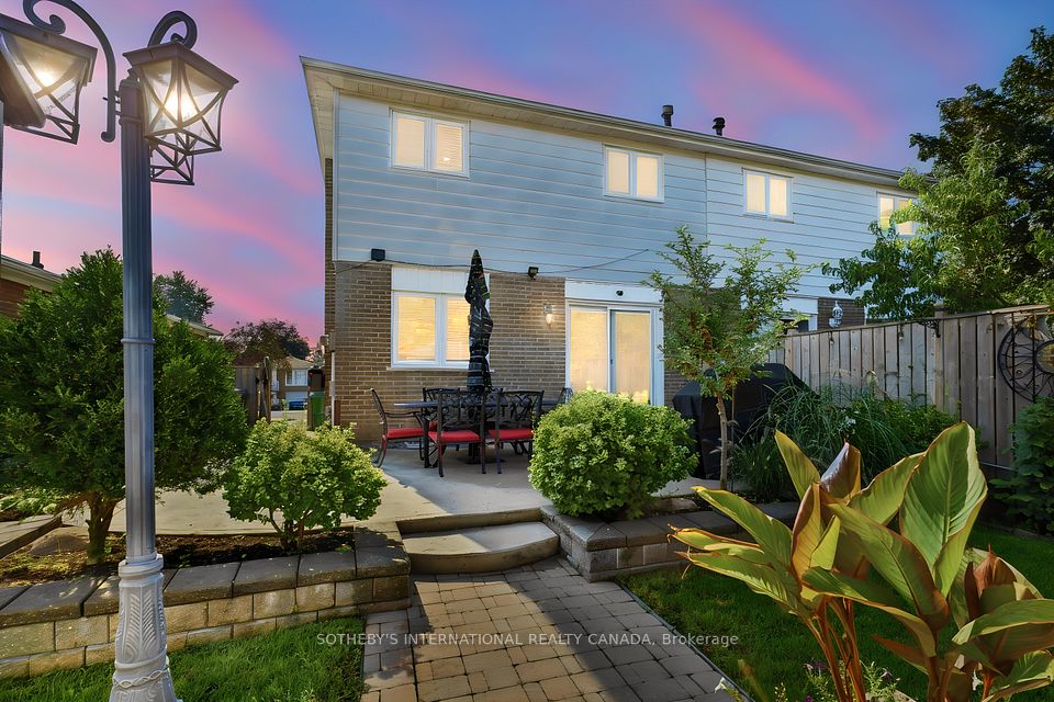 2429 Whaley Drive — 5-bedroom freehold for sale in Cooksville, Mississauga