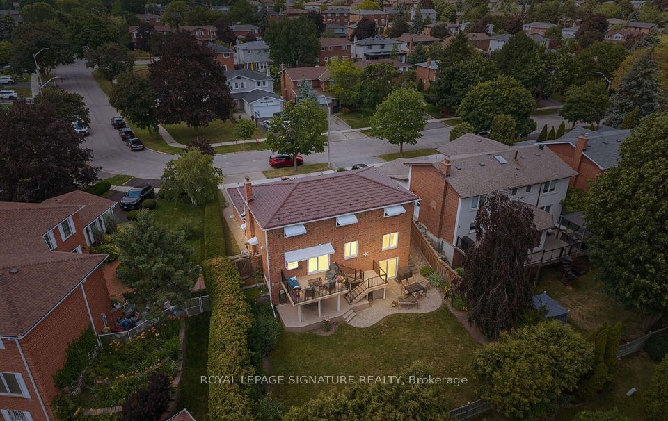 1892 Beechknoll Avenue — 4-bedroom freehold for sale in Rathwood, Mississauga