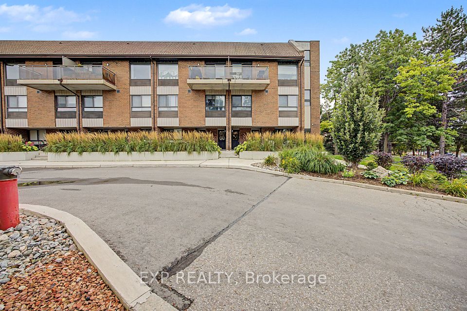 1000 Cedarglen Gate 501 — 2-bedroom condo for sale in Erindale, Mississauga