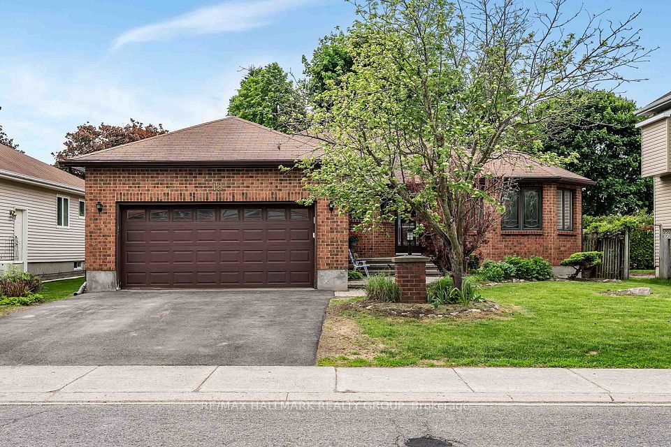 18 Randall James Drive — 3-bedroom bungalow for sale in Stittsville Central, Ottawa