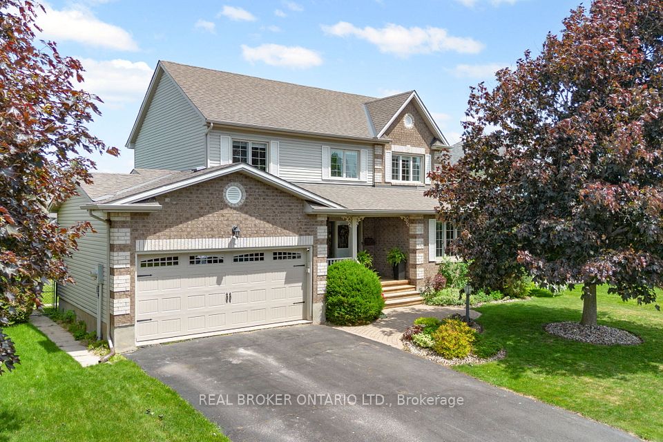 16 Forest Creek Drive — 3-bedroom two-storey for sale in Stittsville, Ottawa