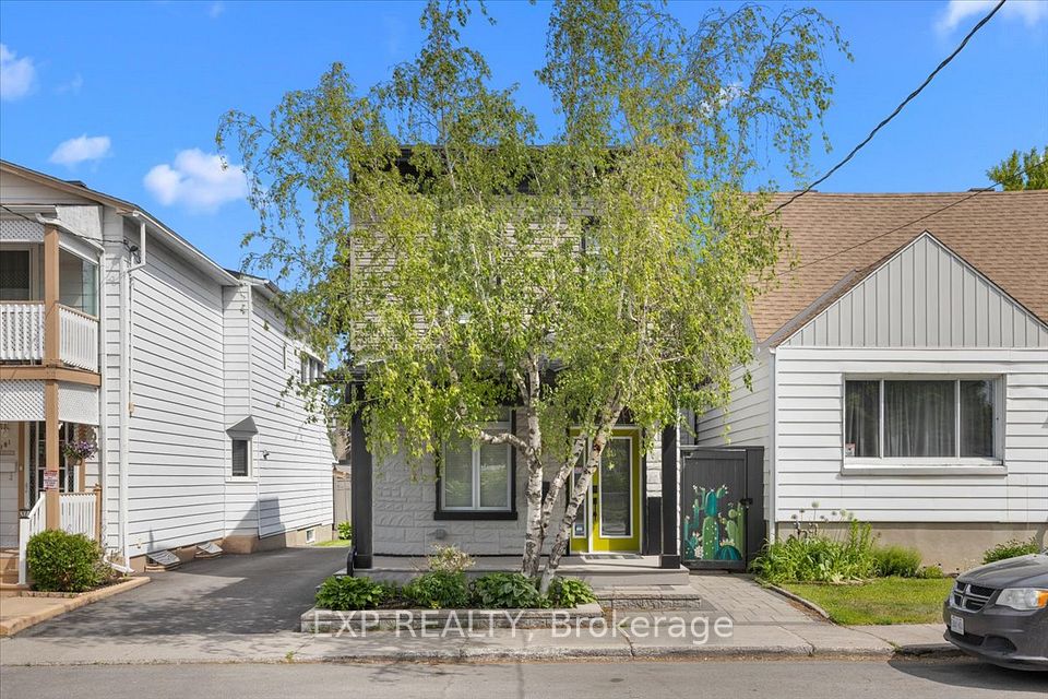 185 Deschamps Avenue — 2-bedroom two-storey for sale in Vanier, Ottawa