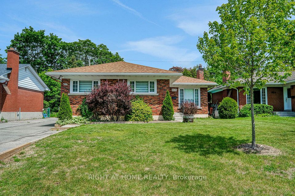 955 Alpine Avenue — 3-bedroom bungalow for sale in Queensway Terrace North, Ottawa