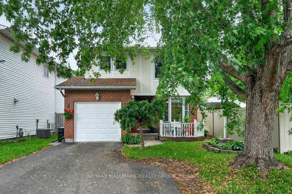 4 Gowrie Drive — 3-bedroom two-storey for sale in Kanata, Ottawa