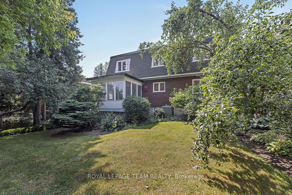 1825 Yale Avenue — 5-bedroom two-storey for sale in Alta Vista, Ottawa