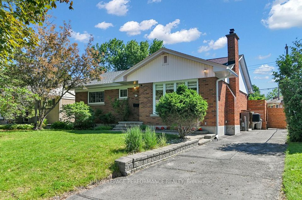 943 Arkell Street — 2-bedroom bungalow for sale in Queensway Terrace North, Ottawa