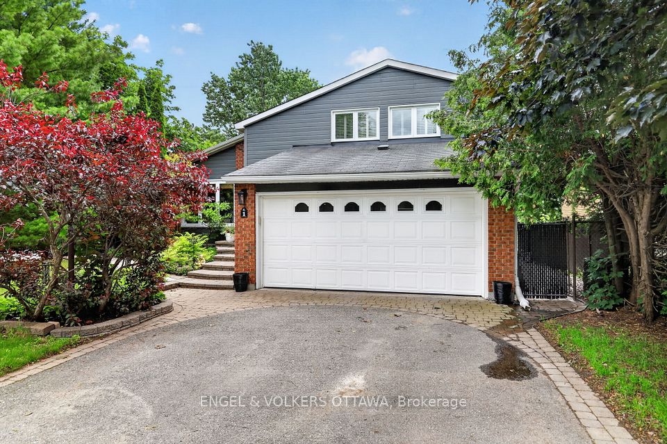 1 Blueridge Court — 4-bedroom two-storey with pool for sale in Barrhaven Pheasant Run, Ottawa