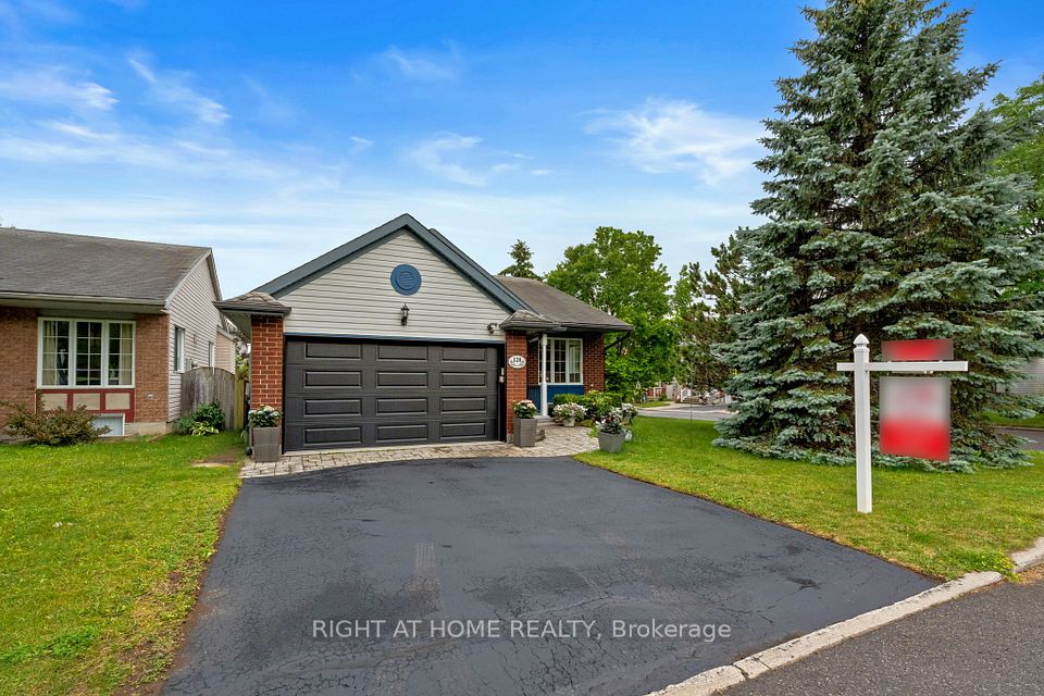 120 Grandpark Circle — 3-bedroom bungalow for sale in Hunt Club Park, Ottawa