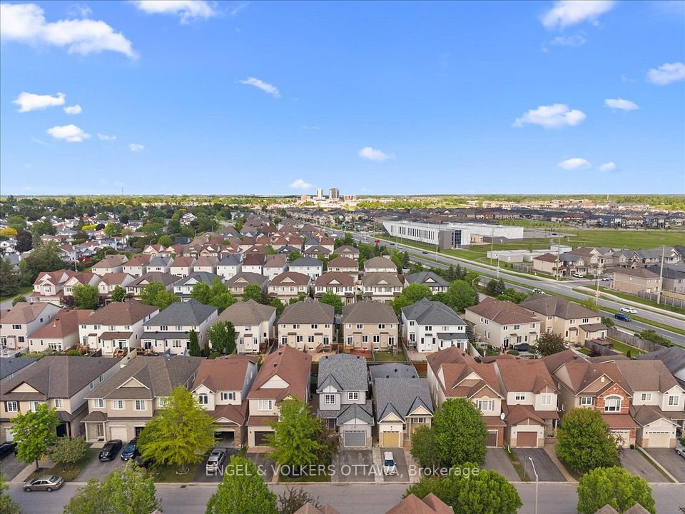220 Harthill Way — 5-bedroom two-storey for sale in Barrhaven Heritage Park, Ottawa