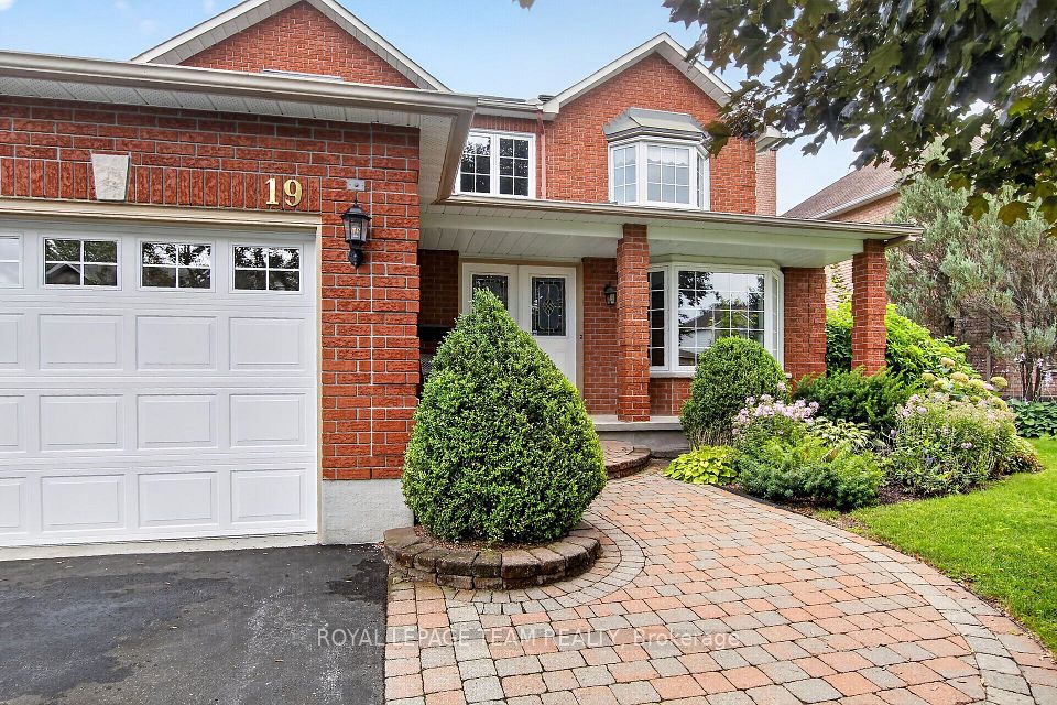 19 Slade Crescent — 4-bedroom two-storey for sale in Kanata Lakes, Ottawa
