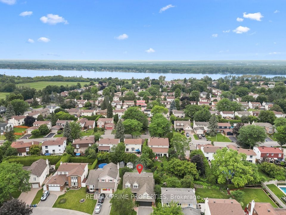 1009 Driftwood Crescent — 5-bedroom two-storey for sale in Convent Glen, Orleans