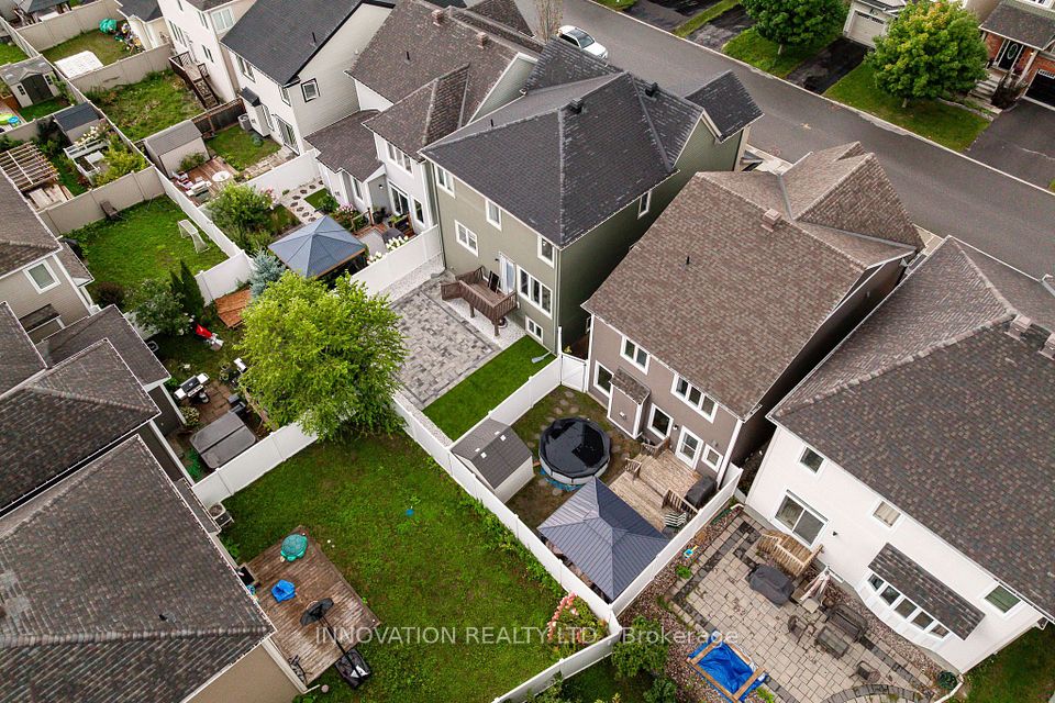 366 Meadowbreeze Drive — 3-bedroom two-storey for sale in Kanata Emerald Meadows, Ottawa