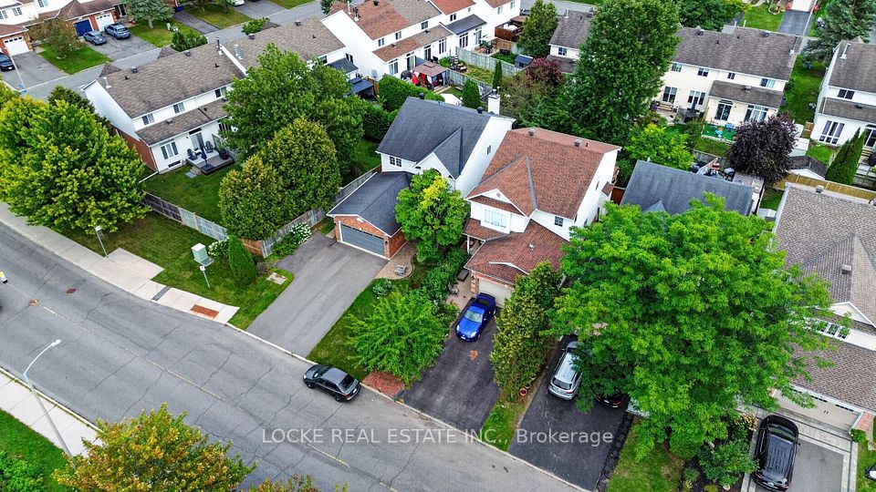 2186 Gardenway Drive — 4-bedroom two-storey for sale in Fallingbrook, Orleans